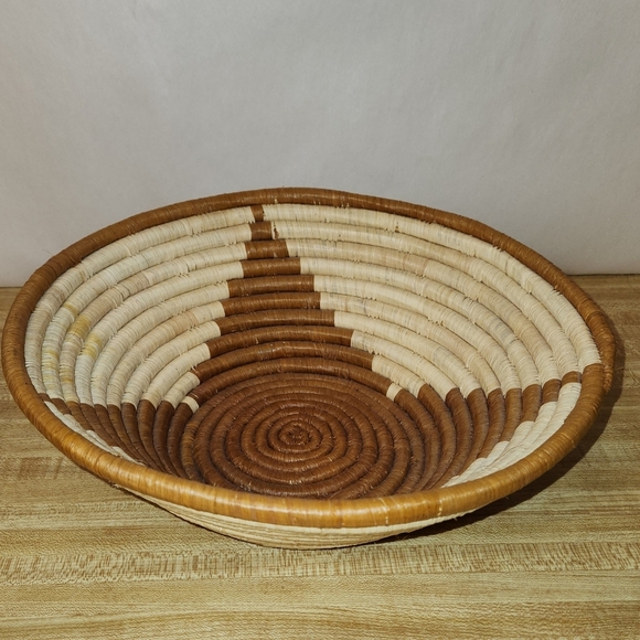 Vintage HandWoven 12” Decorative Bowl Basket Maua Design - Picture 2 of 10